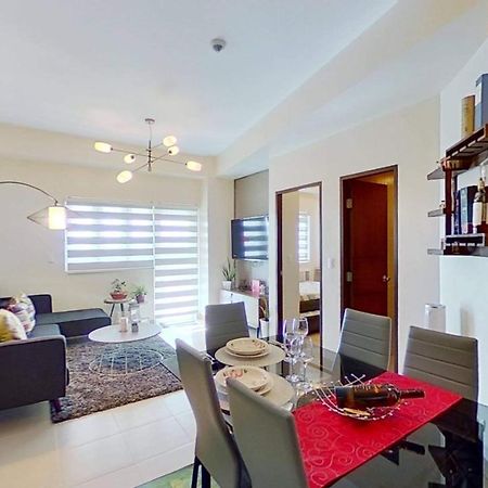 2 Bedroom Corner Executive Suite At Lafayette Park Square Megaworld Blvd Unit 5H Iloílo Exterior foto