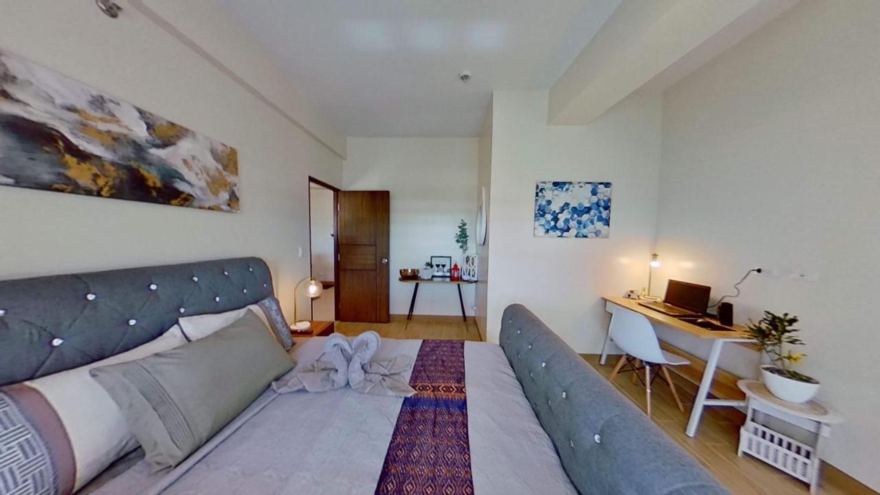 2 Bedroom Corner Executive Suite At Lafayette Park Square Megaworld Blvd Unit 5H Iloílo Exterior foto