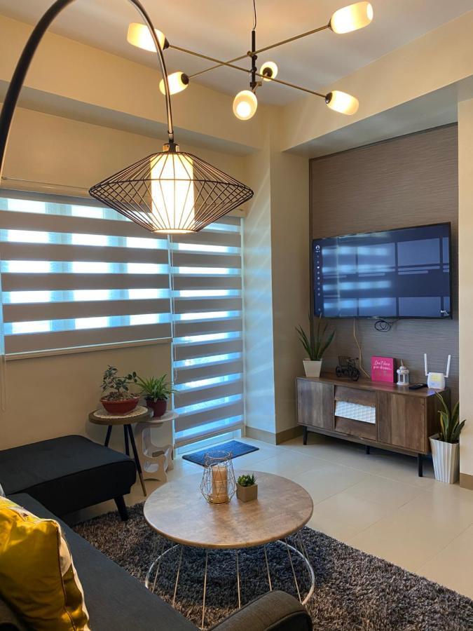 2 Bedroom Corner Executive Suite At Lafayette Park Square Megaworld Blvd Unit 5H Iloílo Exterior foto