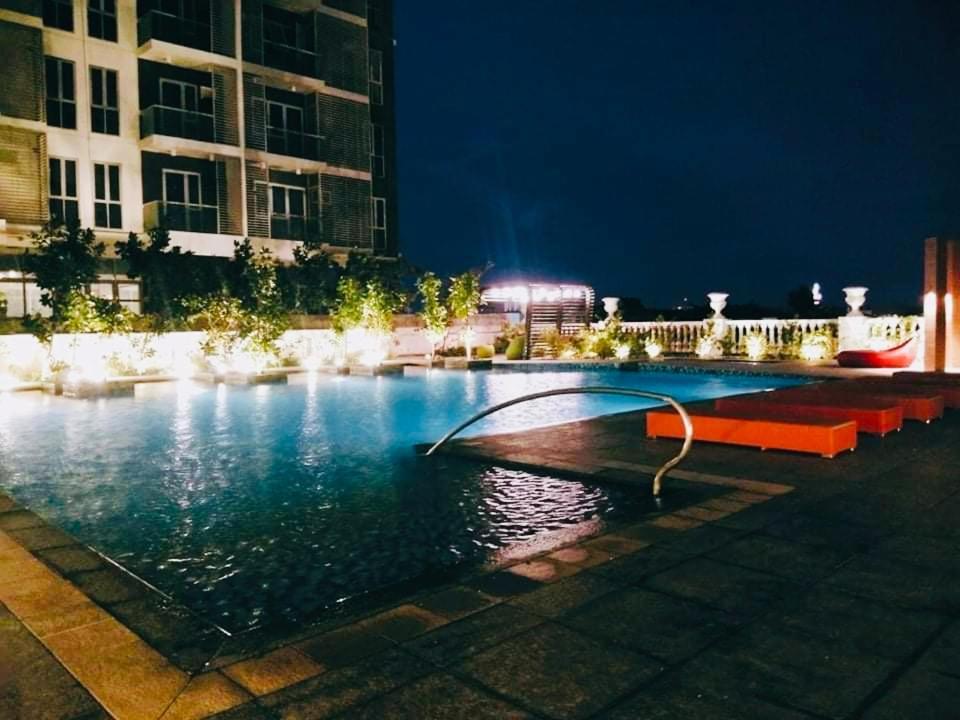 2 Bedroom Corner Executive Suite At Lafayette Park Square Megaworld Blvd Unit 5H Iloílo Exterior foto
